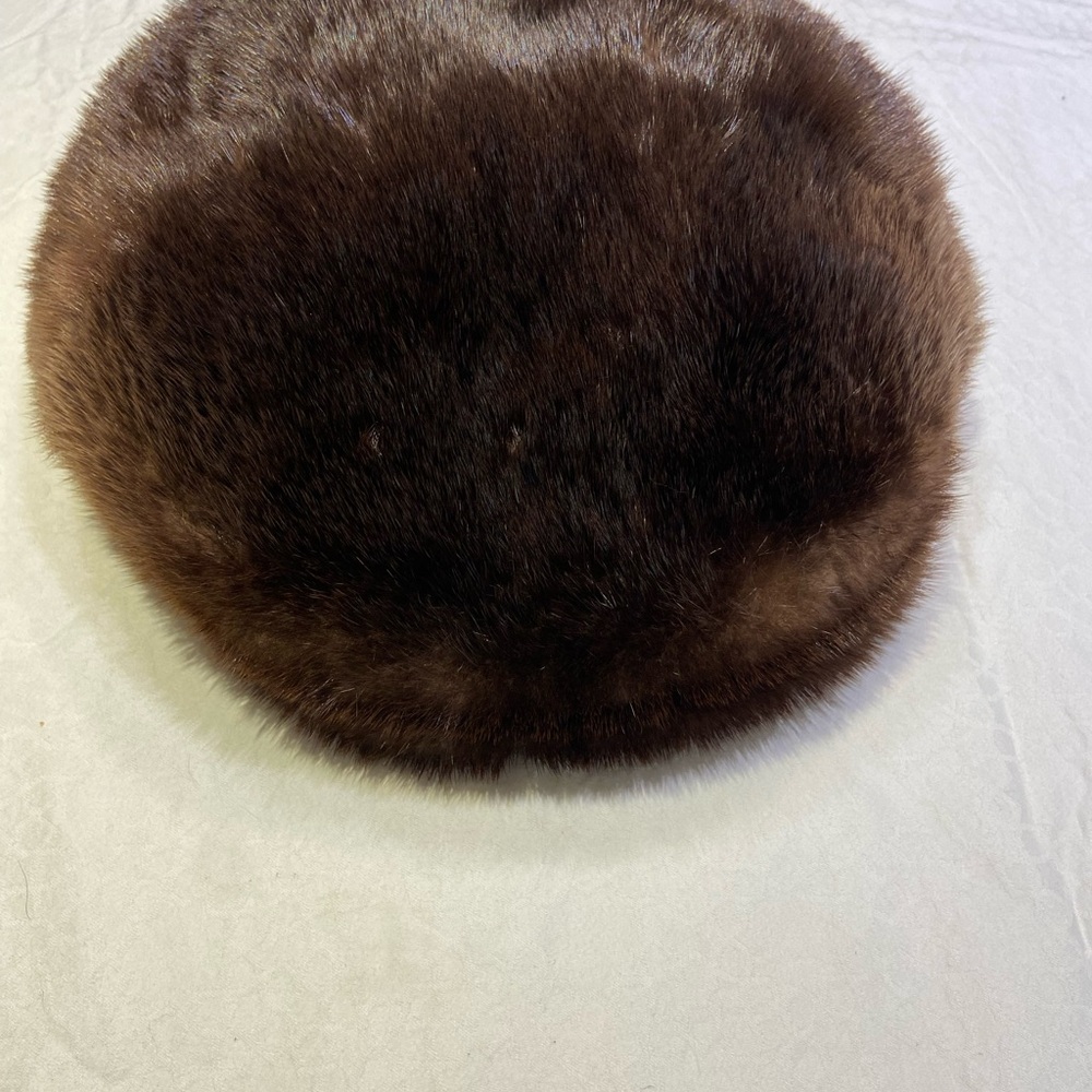 Fur hat Made in Canada - Picture 2 of 7